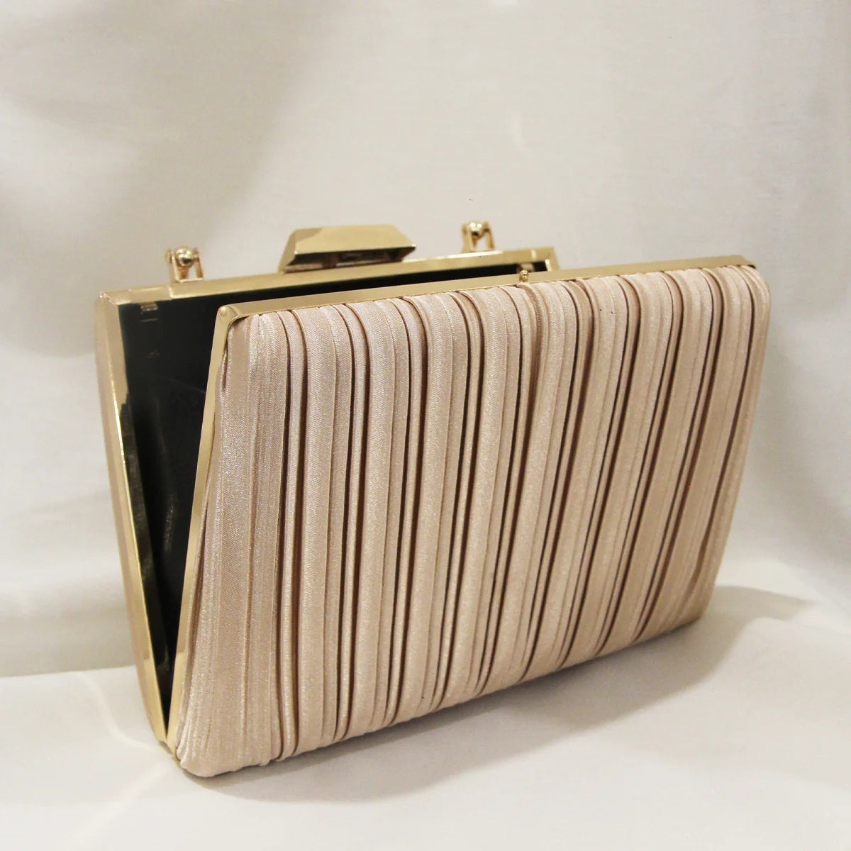 MAGNOLIA CLUTCH BAG